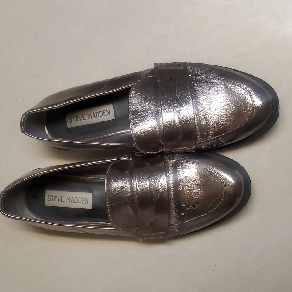 Steve Madden   metallic loafers size 5.5